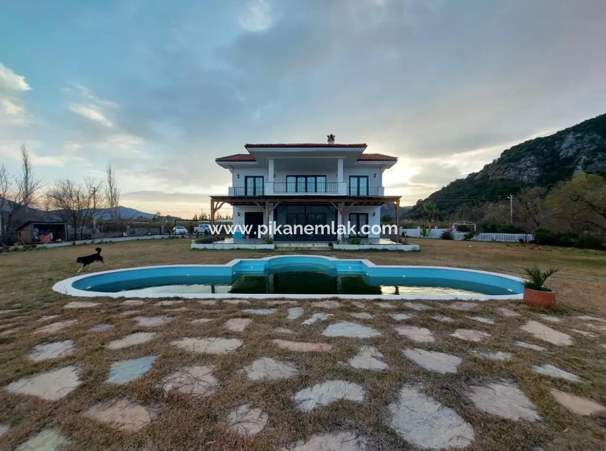 250 M2, 3 In 1 Möblierte Villa Auf 5 000M2 Land In Dalyan Langzeitmiete