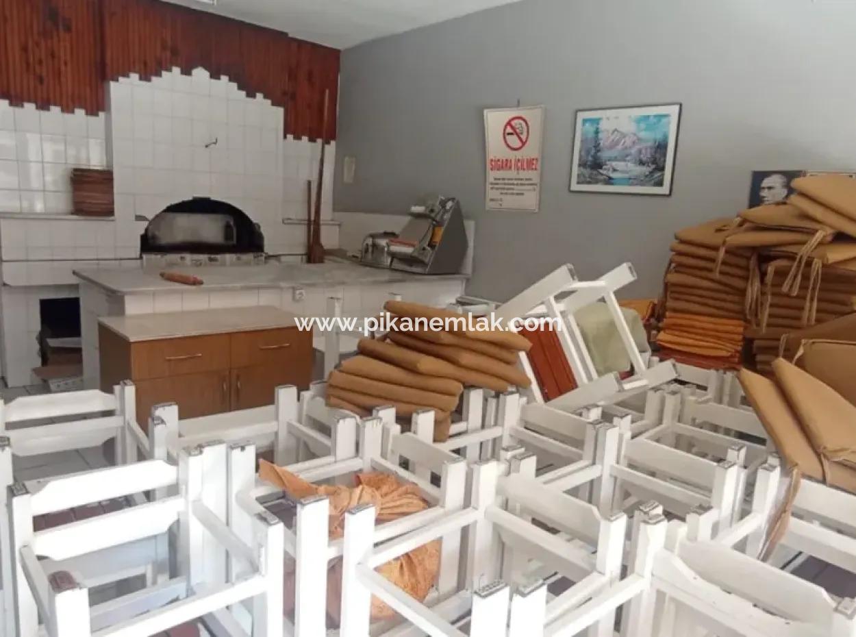 Türkunde Bereit Im Dalyan Center, Pide Pizza Restaurant Devren Rent