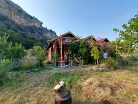 Einstöckiges Haus Zum Verkauf Auf 15 000 M2 Freistehendem Grundstück In Der Nähe Des Dalyan-Kanals In Köyceğiz Çandırda