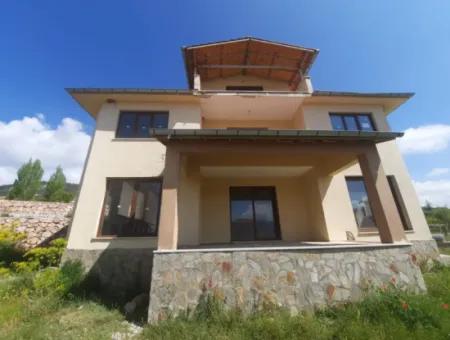 For Sale In Çamelide 300 M2 Triplex On 400 M2 Detached Plot